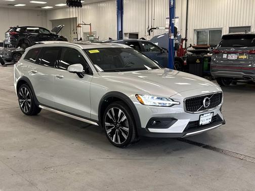2020 Volvo V60 Cross Country T5