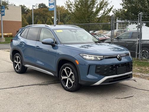 2025 Volkswagen Tiguan 2.0T SE 4MOTION