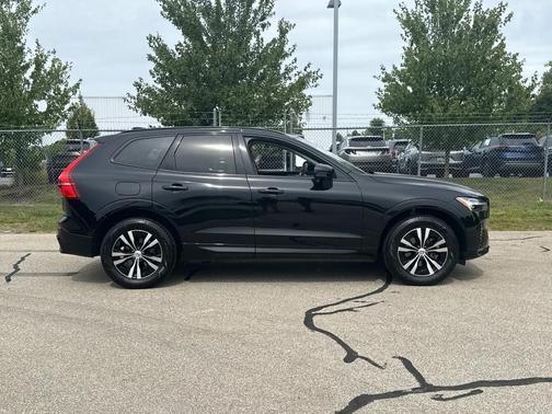 2025 Volvo XC60 B5 Core