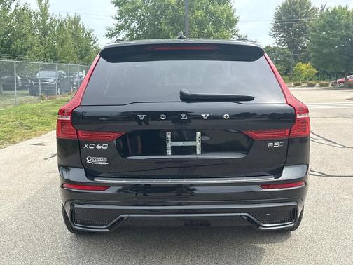 2025 Volvo XC60 B5 Core