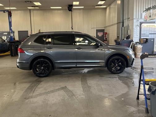 2024 Volkswagen Tiguan 2.0T SE R-Line Black 4MOTION