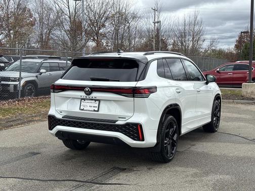 2026 Volkswagen Tiguan 2.0T SE R-Line Black 4MOTION