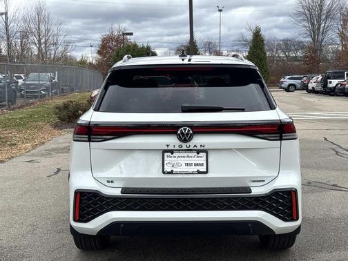 2026 Volkswagen Tiguan 2.0T SE R-Line Black 4MOTION