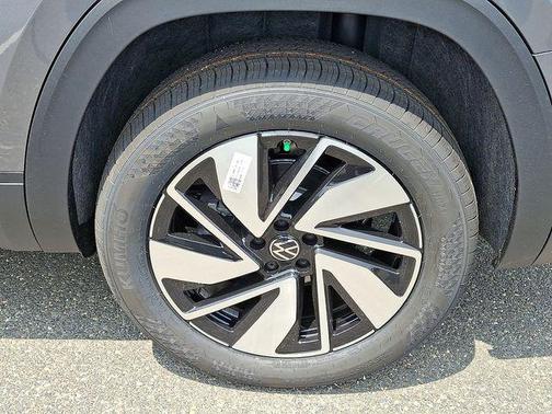 2025 Volkswagen Atlas 2.0T SE w/Technology 4MOTION