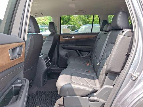 2025 Volkswagen Atlas 2.0T SE w/Technology 4MOTION