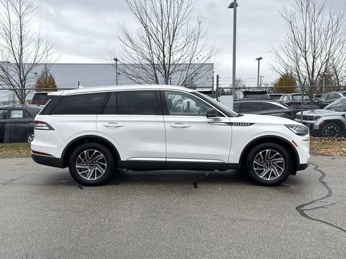 2022 Lincoln Aviator Standard AWD