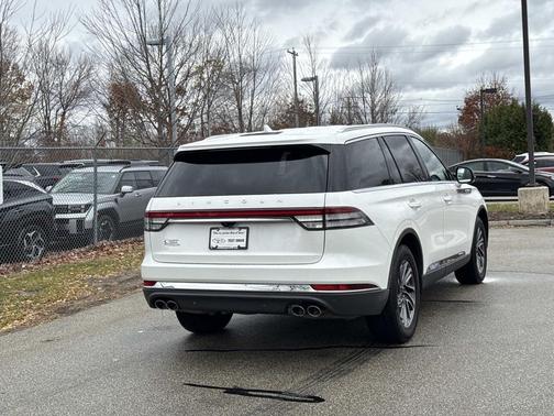 2022 Lincoln Aviator Standard AWD