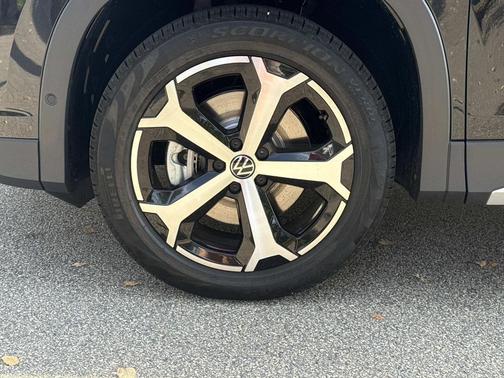 2025 Volkswagen Tiguan 2.0T SE 4MOTION