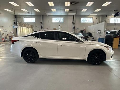 2022 Nissan Altima SR Intelligent AWD