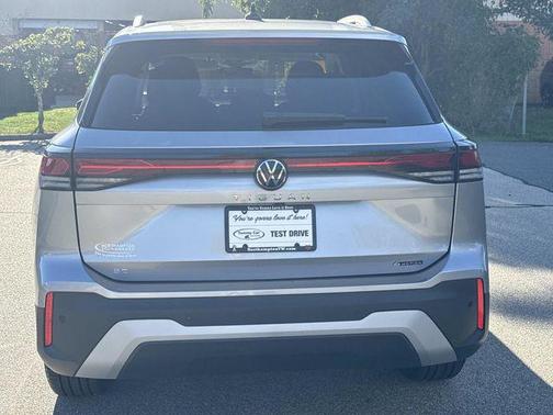 2025 Volkswagen Tiguan 2.0T SE 4MOTION