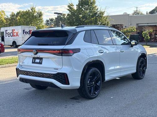 2025 Volkswagen Tiguan 2.0T SE R-Line Black 4MOTION