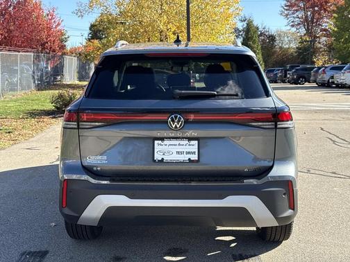 2025 Volkswagen Tiguan 2.0T SE 4MOTION