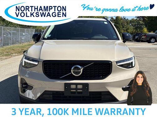 2025 Volvo XC40 B5 Plus Dark Theme