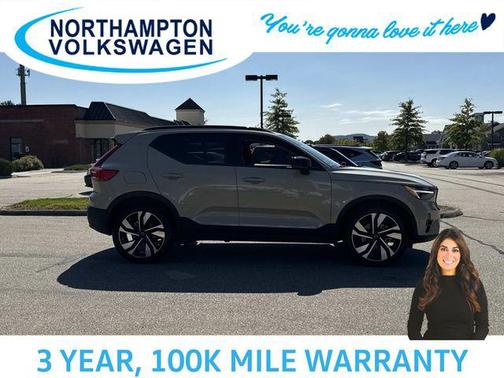 2025 Volvo XC40 B5 Plus Dark Theme