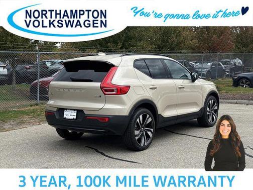 2025 Volvo XC40 B5 Plus Dark Theme
