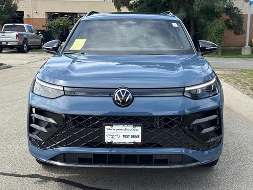 2025 Volkswagen Tiguan 2.0T SE R-Line Black 4MOTION