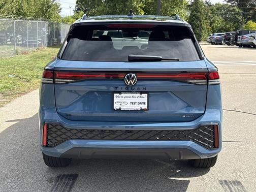 2025 Volkswagen Tiguan 2.0T SE R-Line Black 4MOTION