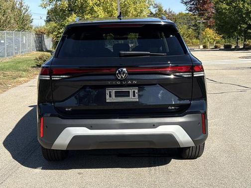 2025 Volkswagen Tiguan 2.0T SE 4MOTION