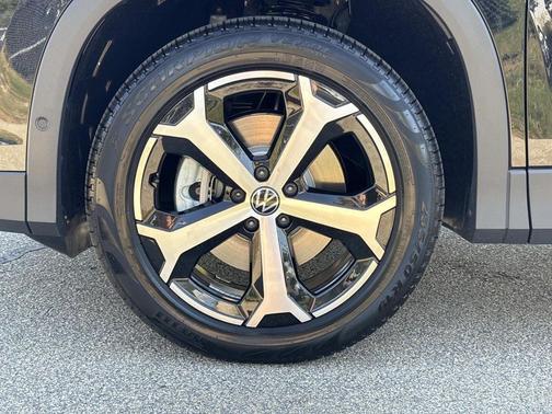 2025 Volkswagen Tiguan 2.0T SE 4MOTION