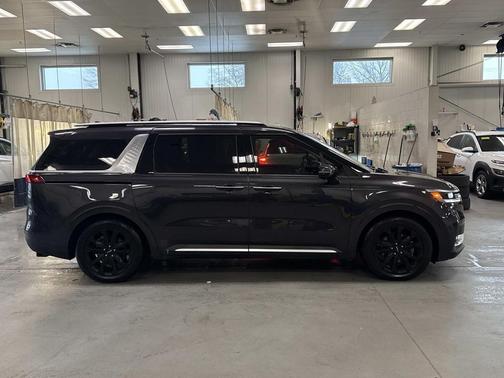 2022 Kia Carnival SX