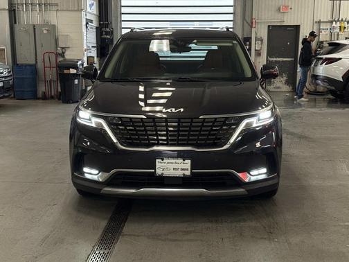 2022 Kia Carnival SX