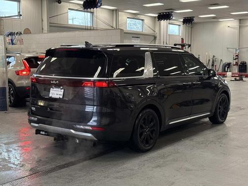 2022 Kia Carnival SX