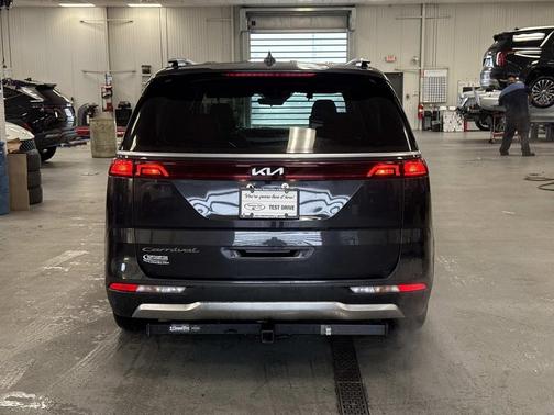 2022 Kia Carnival SX