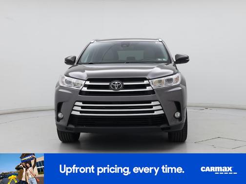 Silver 2017 Toyota Highlander XLE