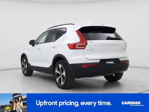 2023 Volvo XC40 B5 Ultimate Dark Theme