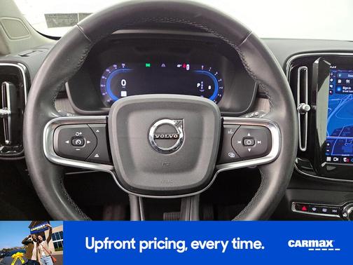 2023 Volvo XC40 B5 Ultimate Dark Theme