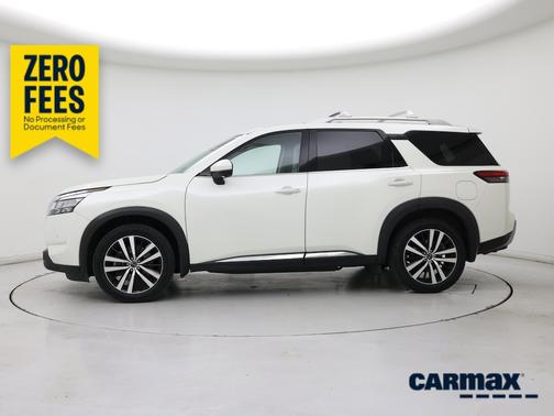 White 2023 Nissan Pathfinder Platinum