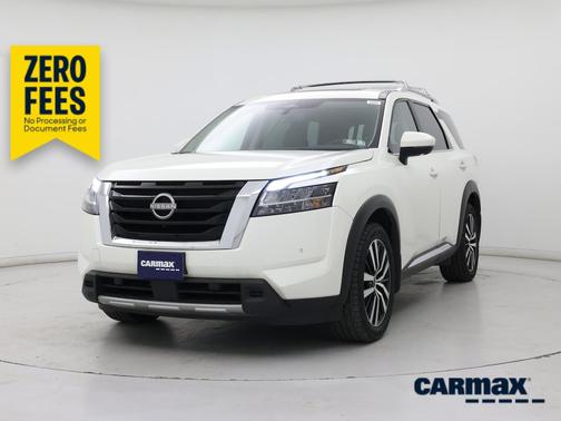 White 2023 Nissan Pathfinder Platinum