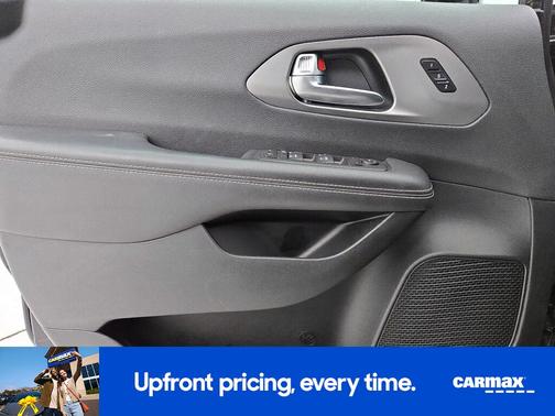 Black 2025 Chrysler Pacifica Select