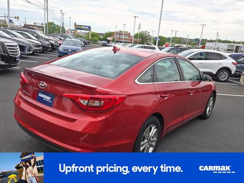 Red 2017 Hyundai SONATA SE