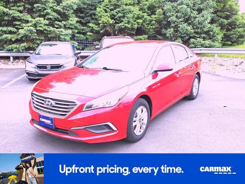 Red 2017 Hyundai SONATA SE