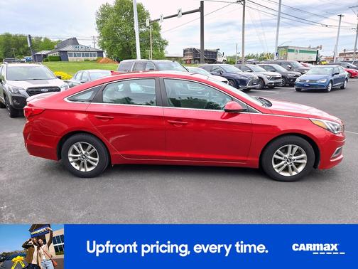 Red 2017 Hyundai SONATA SE