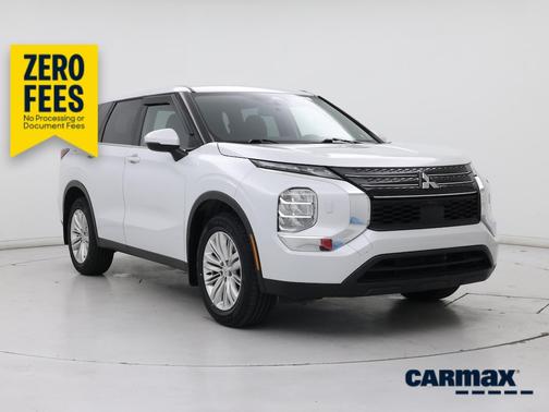 White 2023 Mitsubishi Outlander ES