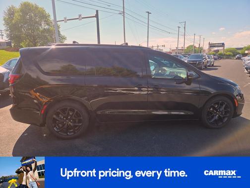Black 2023 Chrysler Pacifica Touring L