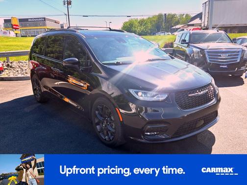 Black 2023 Chrysler Pacifica Touring L