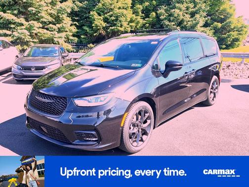Black 2023 Chrysler Pacifica Touring L