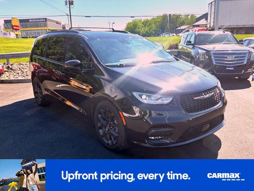 Black 2023 Chrysler Pacifica Touring L