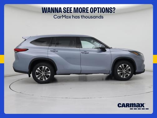 Blue 2022 Toyota Highlander Hybrid XLE