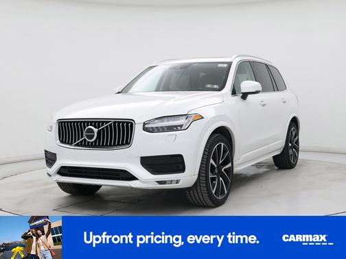 2022 Volvo XC90 T6 Momentum