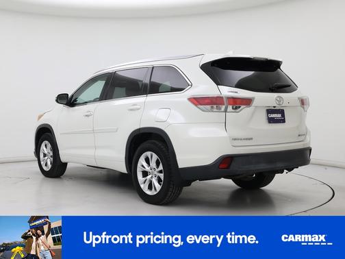 White 2015 Toyota Highlander XLE