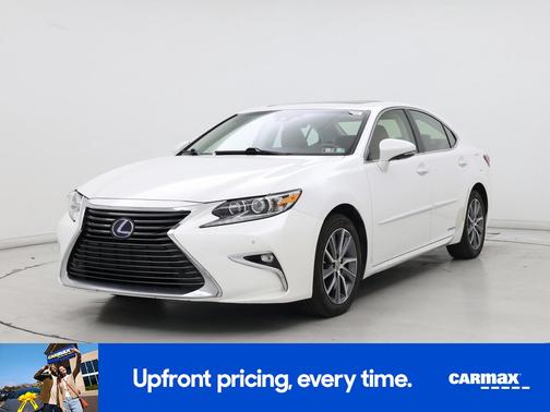 White 2016 Lexus ES 300h