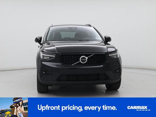 Black 2025 Volvo XC40 B5 Ultra Dark Theme