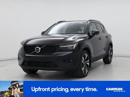 Black 2025 Volvo XC40 B5 Ultra Dark Theme