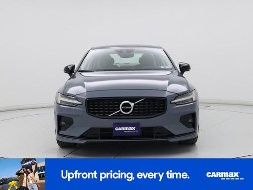 2022 Volvo S60 B5 Momentum