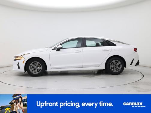 White 2023 Kia K5 LXS
