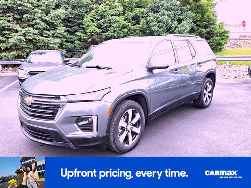 Green 2022 Chevrolet Traverse LT Leather